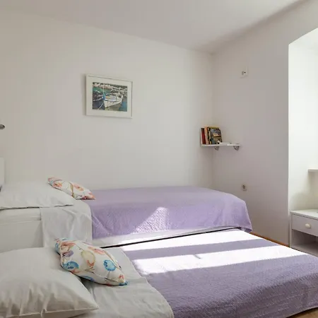 Prázdninový dům Anima Maris- Duplex Two Bedroom With Terrace And Sea View Ston